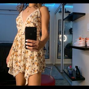 Strappy floral print romper 🌼
